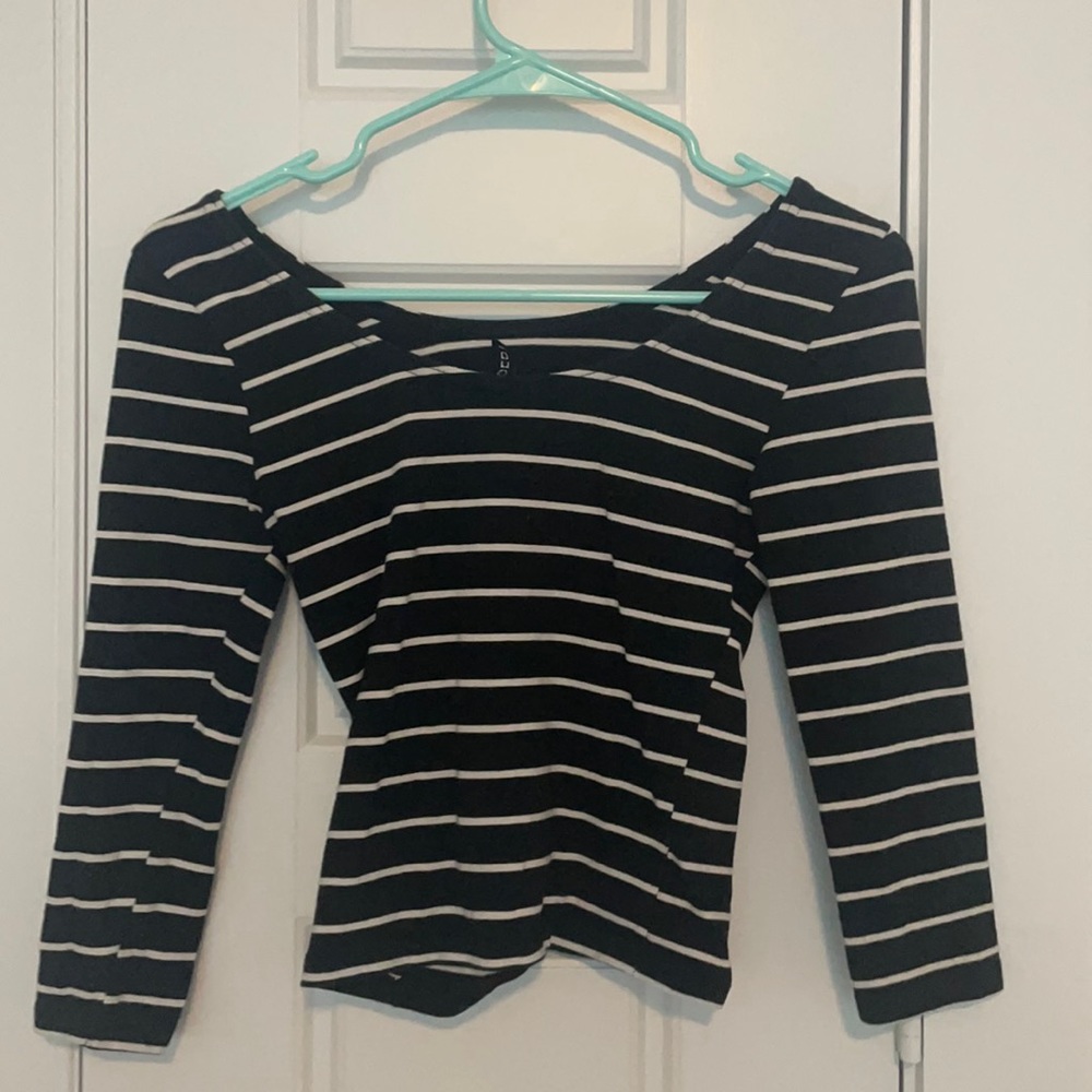 Long sleeve striped crop top!